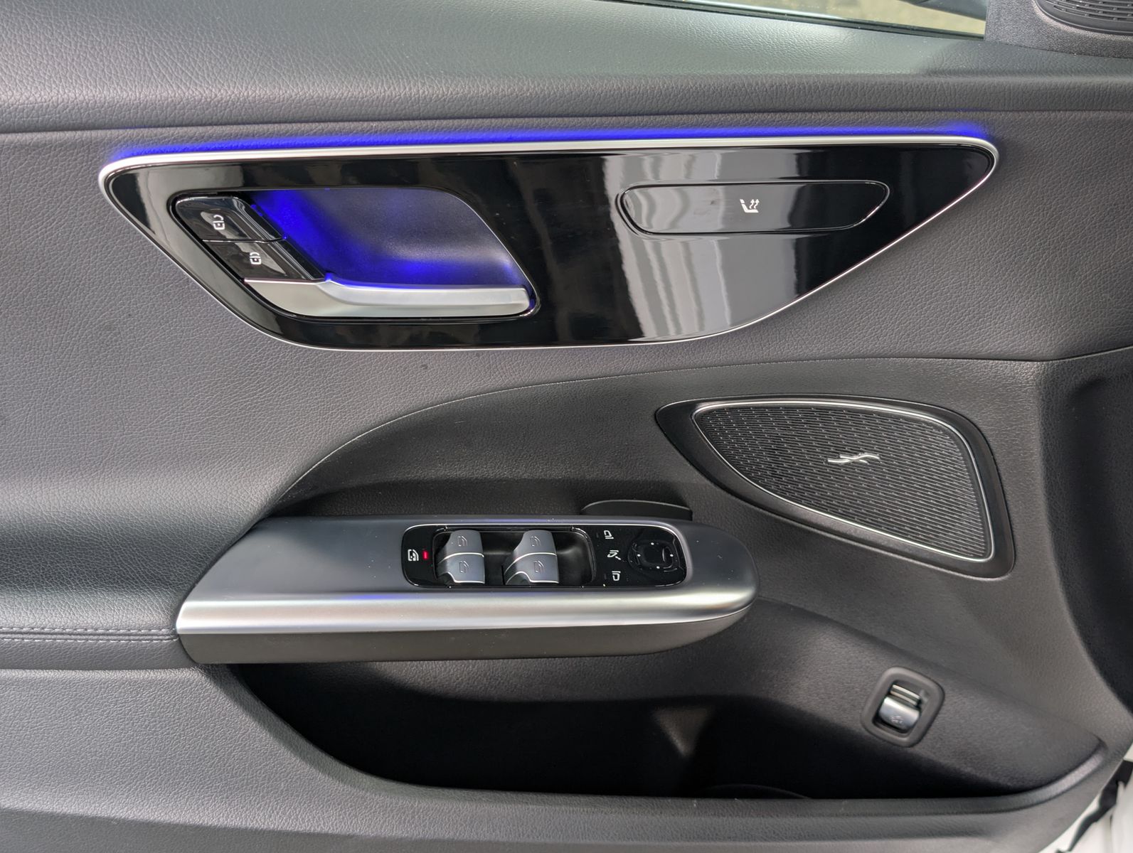 Fahrzeugabbildung Mercedes-Benz C 200 d T Avantgarde AHK PANO MBUX LEDER BURMEST