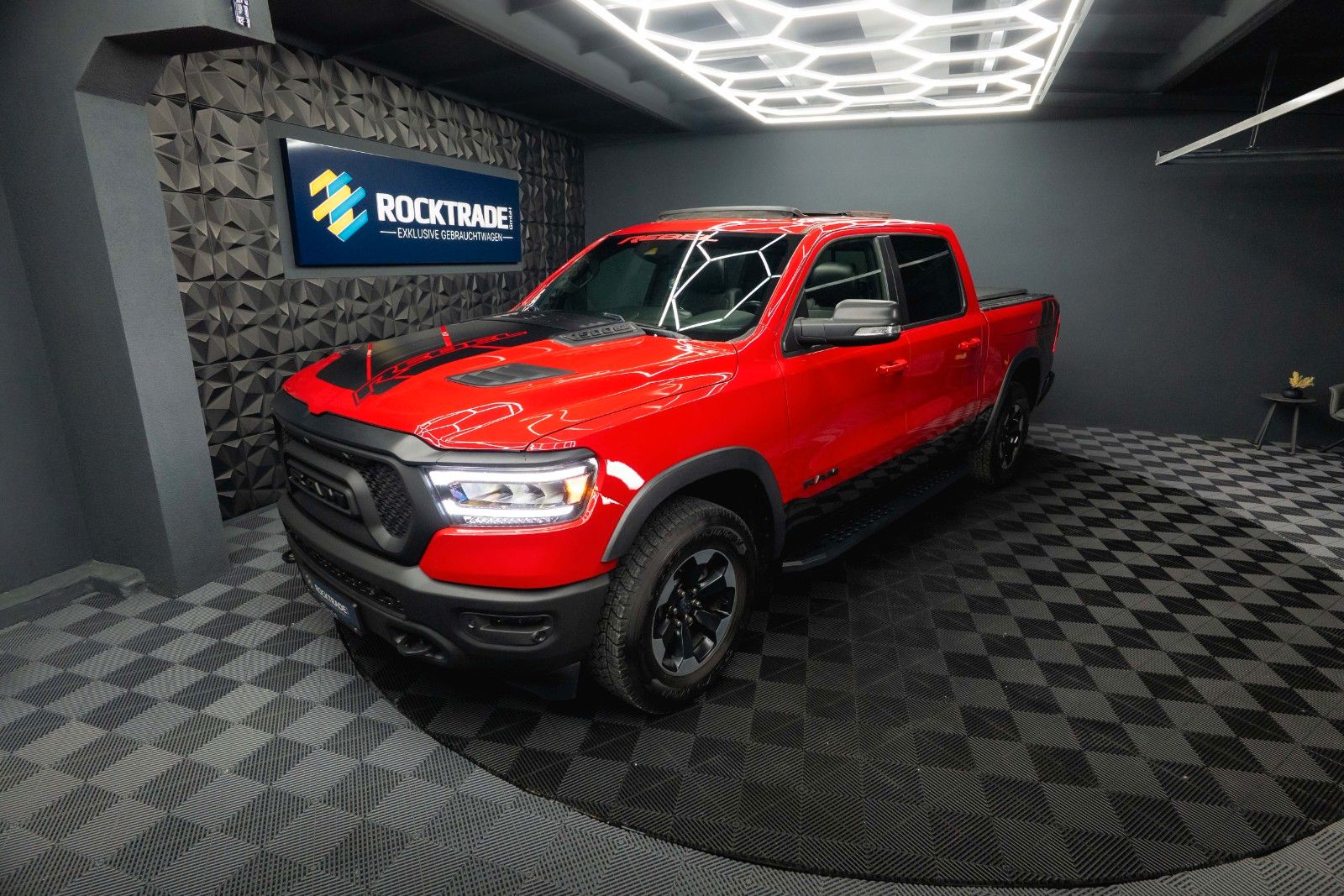 Fahrzeugabbildung Dodge RAM 5.7 V8 HEMI 4x4 REBEL AXLE LOCK LPG Pano ACC
