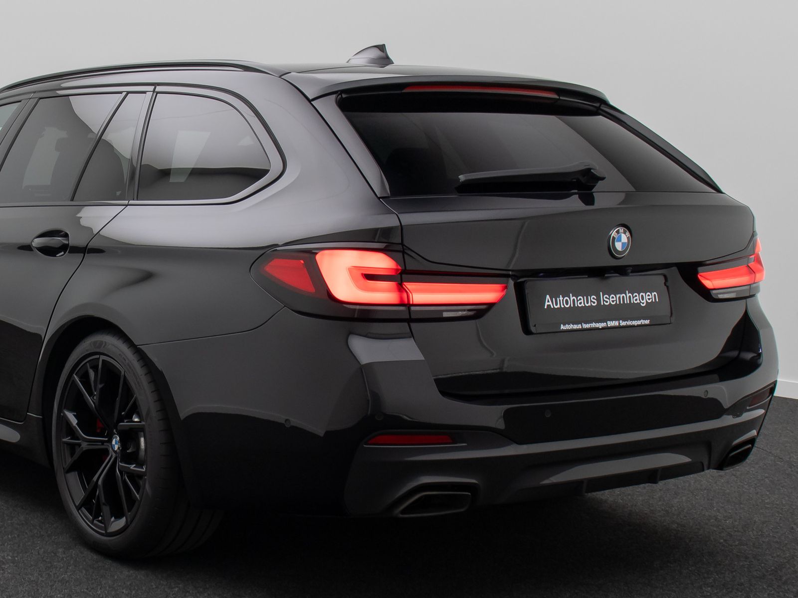 Fahrzeugabbildung BMW 540d xD M Sport Individual HUD DAB H/K Laser