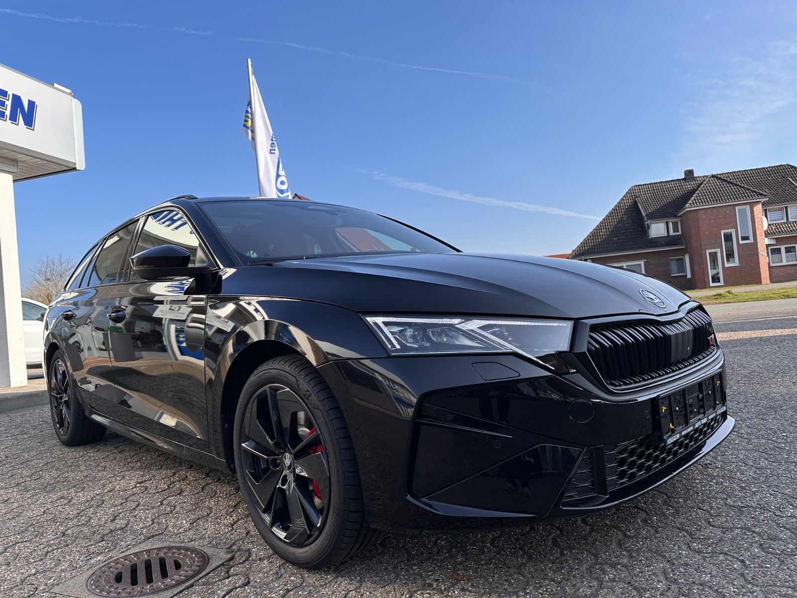 Fahrzeugabbildung SKODA Octavia Combi RS 2.0 TSI Matrix/Pano/Navi/ACC