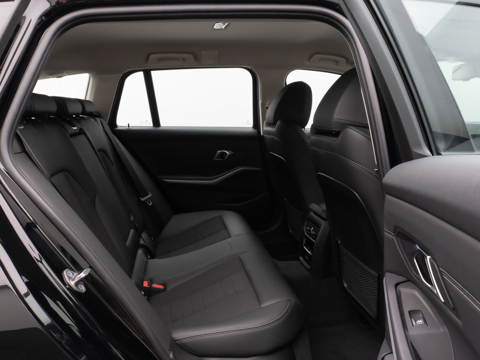 Fahrzeugabbildung BMW 320d Kamera DAB HUD Lenkradheizung Alarm Sport
