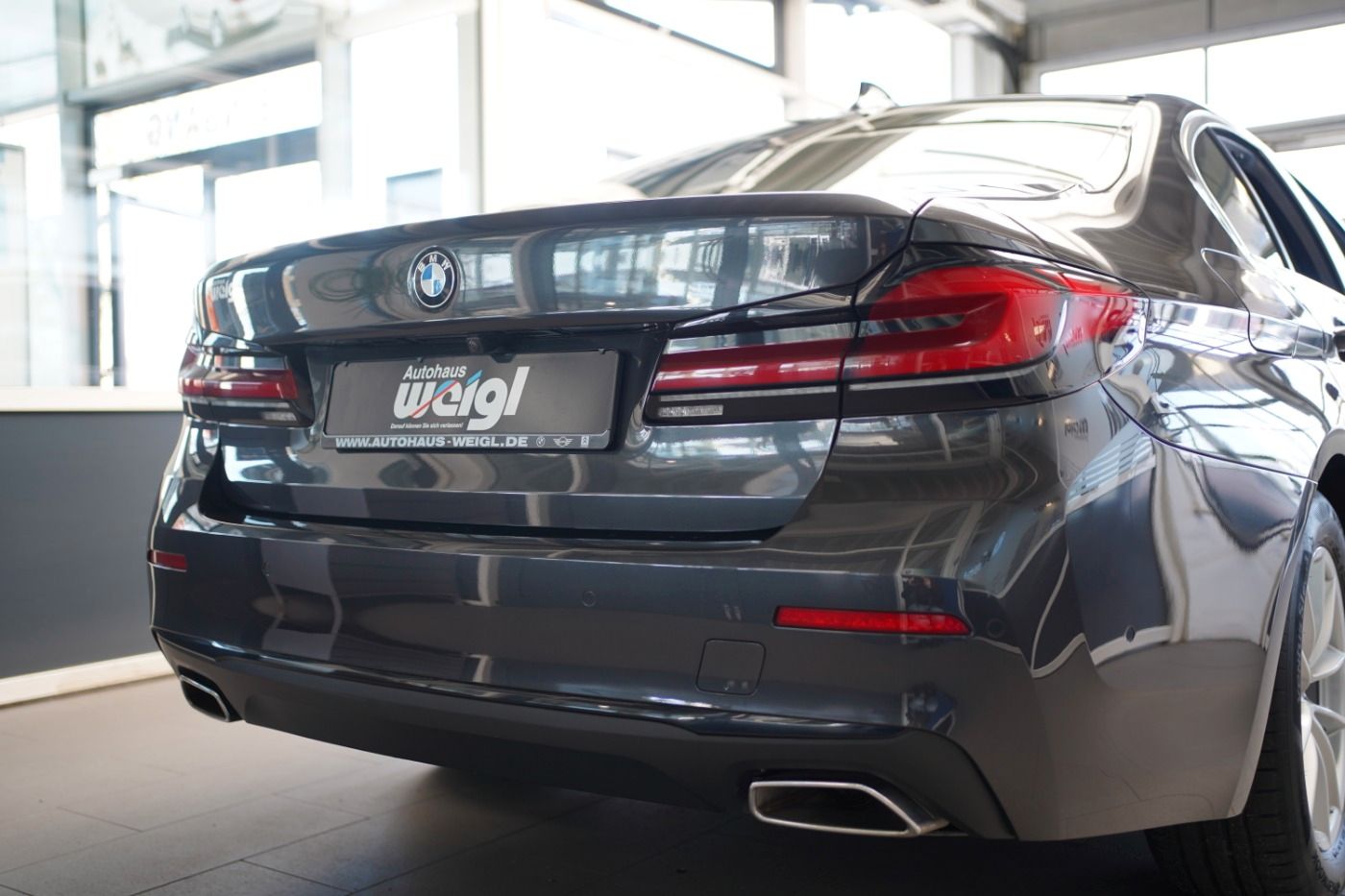 Fahrzeugabbildung BMW 520d Limousine +Parking Assistant+Standheizung