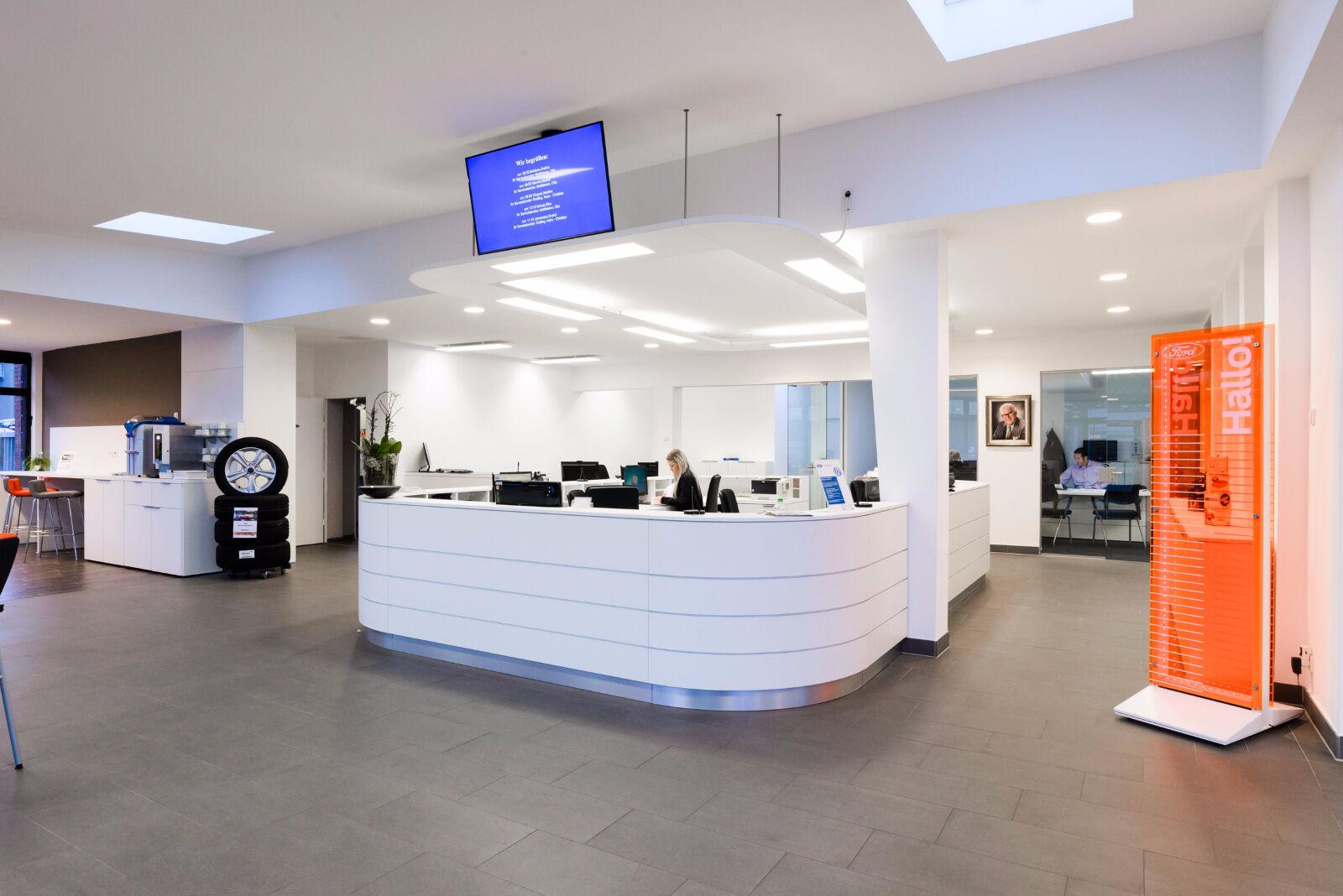 showroom-image-top