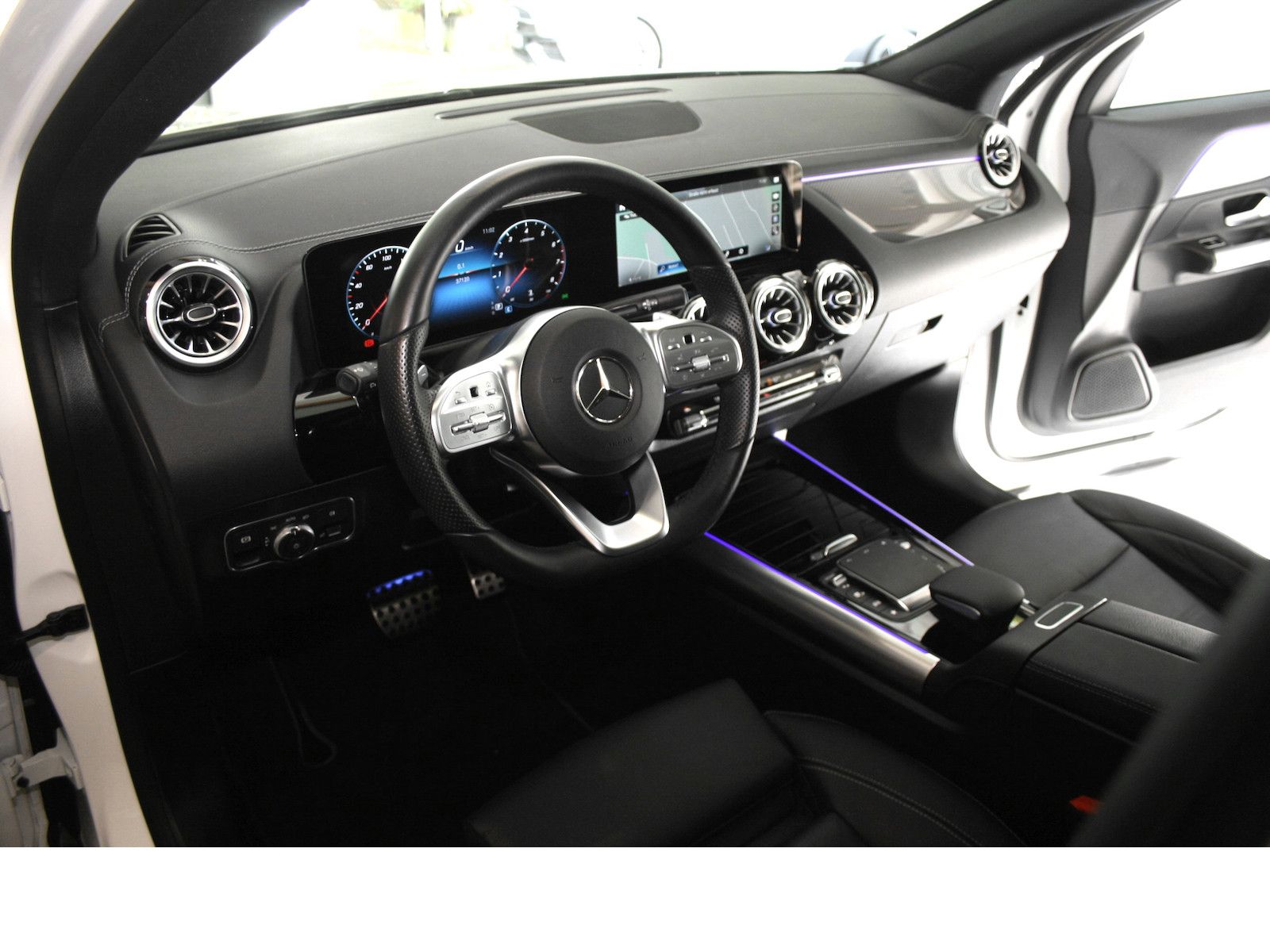 Fahrzeugabbildung Mercedes-Benz GLA 200 AMG *Night*Leder*MBUX*LED *Panoramadach