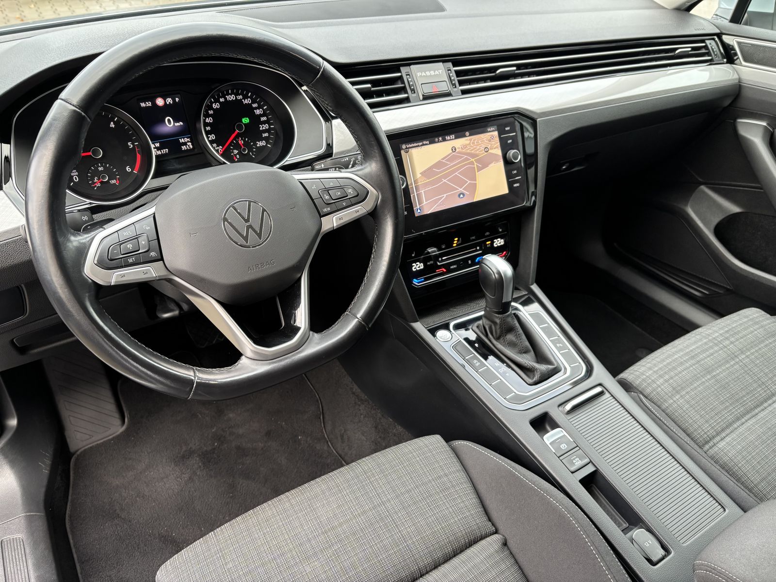 Fahrzeugabbildung Volkswagen Passat Variant 2.0 TDI DSG Business NAV+LED+AHK