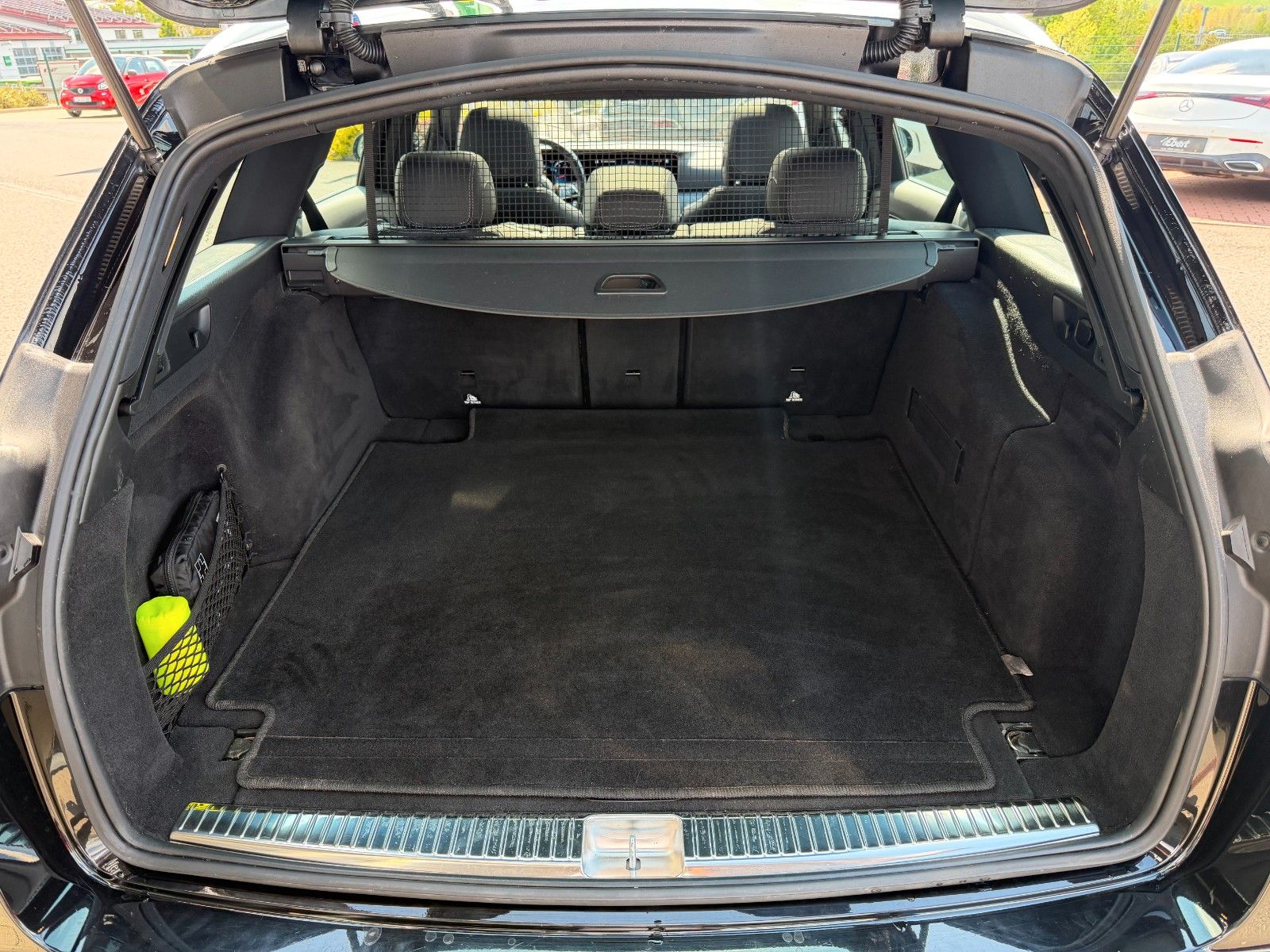 Fahrzeugabbildung Mercedes-Benz E 200 T Avantgarde+Pano+RKamera+Ambiente+TotW