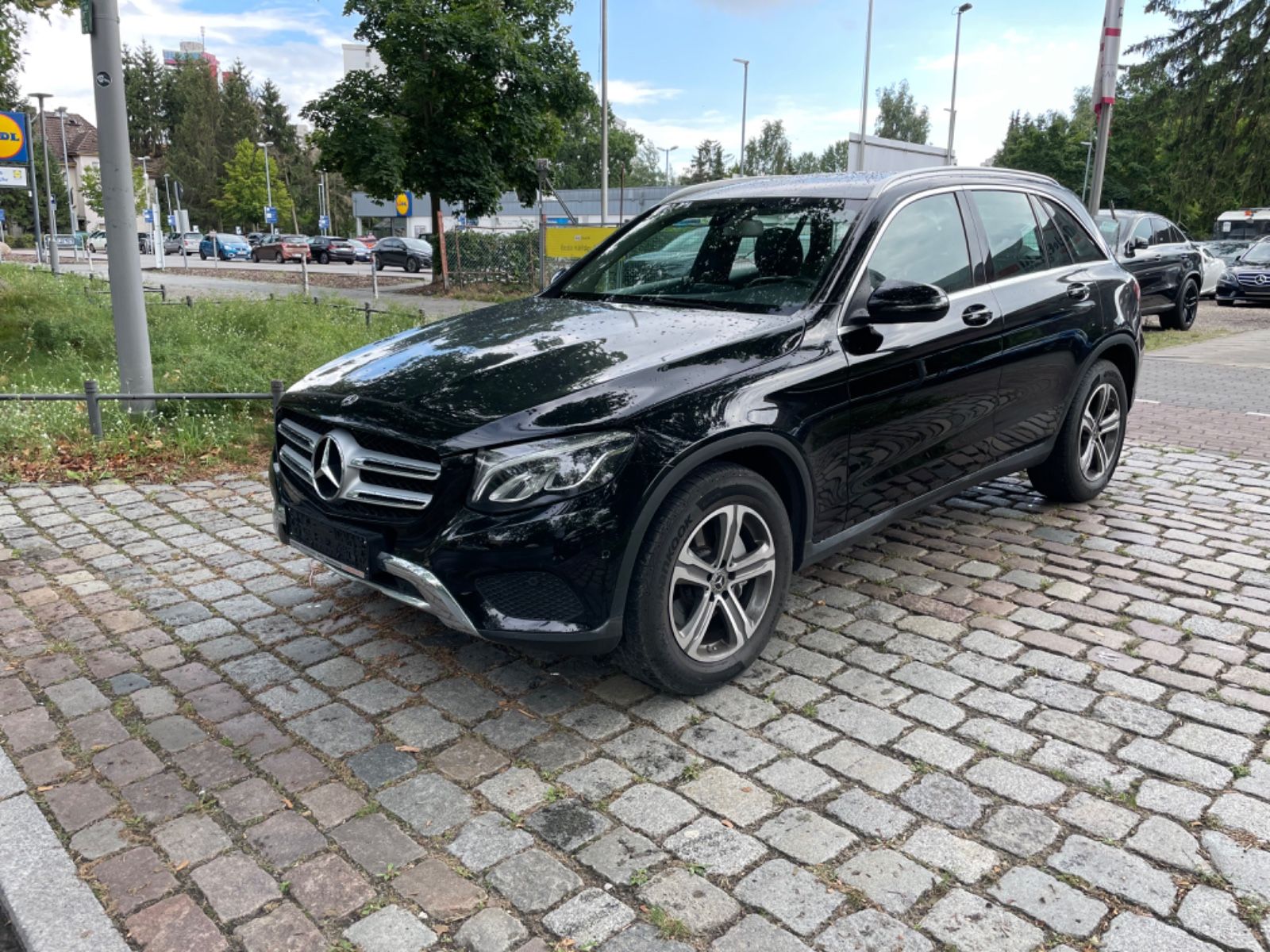 Fahrzeugabbildung Mercedes-Benz GLC 250 4Matic*LED*Leder*SHZ*Garmin*