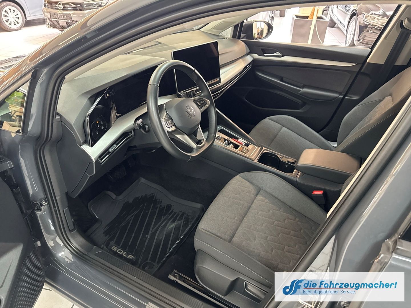 Fahrzeugabbildung Volkswagen Golf VIII 2.0 TDI 110 kW Life Digitales Cockpit