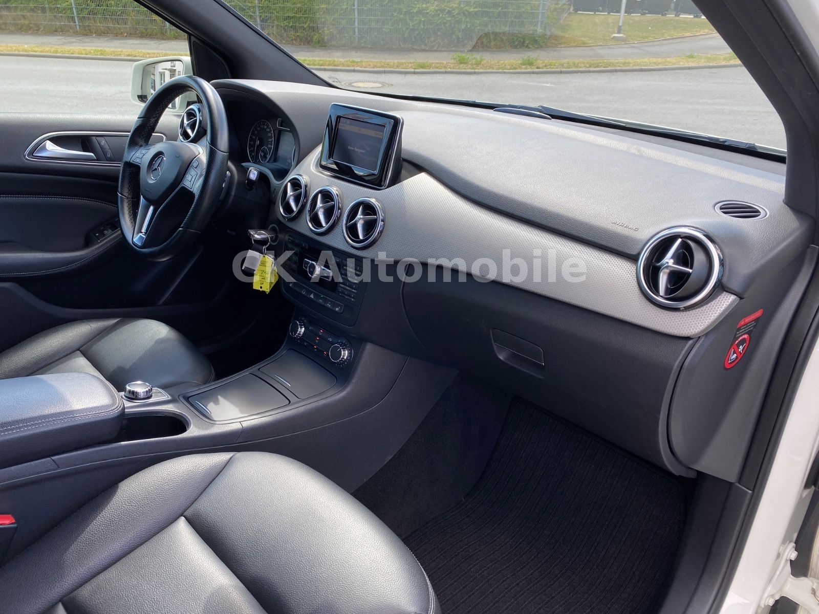 Fahrzeugabbildung Mercedes-Benz B200 Automatik Night-Paket/Leder/Bi-Xenon/Kamera