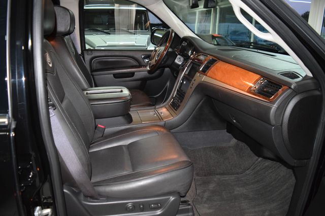 Fahrzeugabbildung Cadillac Escalade 6.2 V8 ESV Platinum/Km Tacho