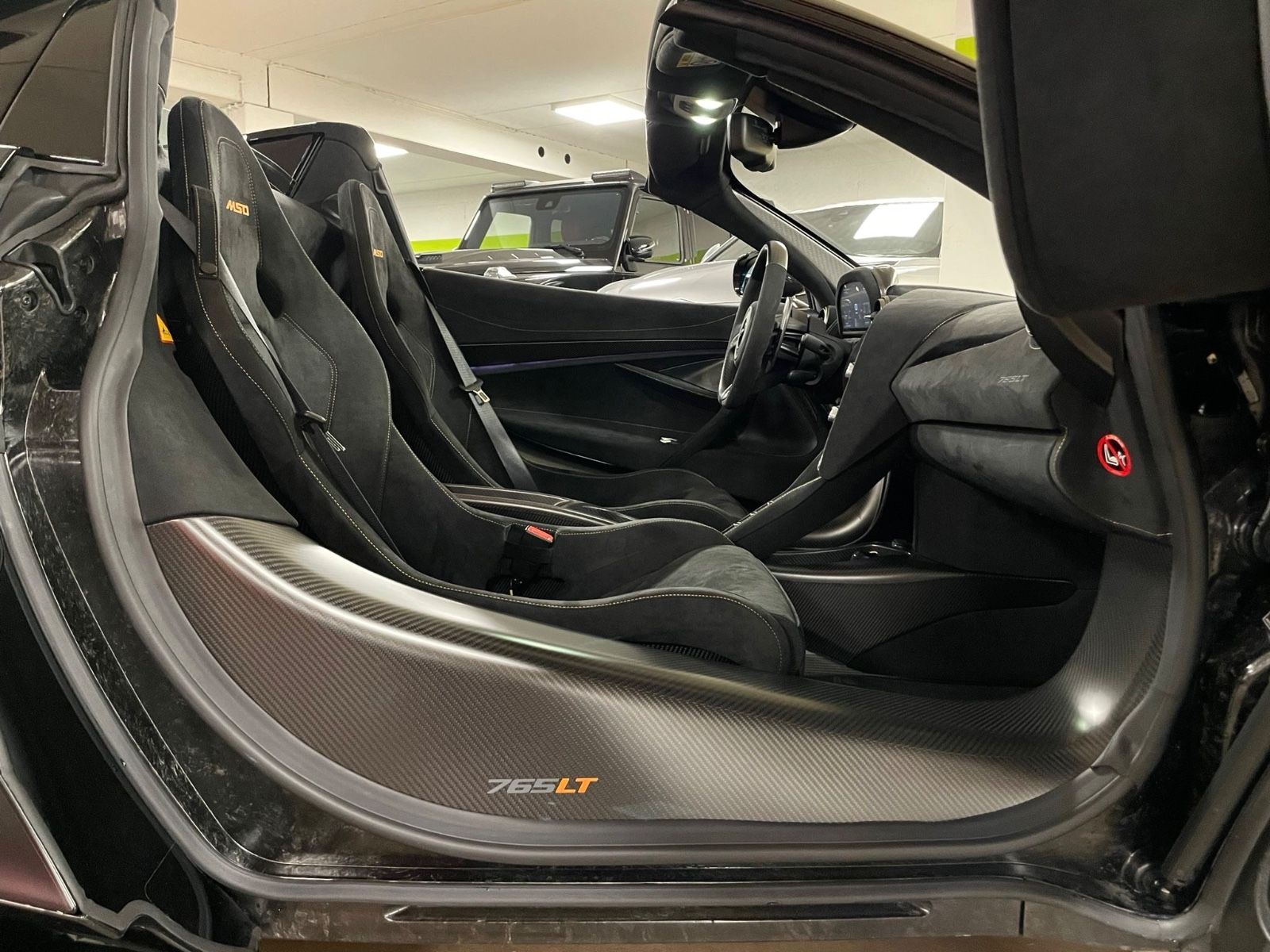 Fahrzeugabbildung McLaren 765LT SPIDER MSO LIFT B&W ALCANTARA RACING SEATS