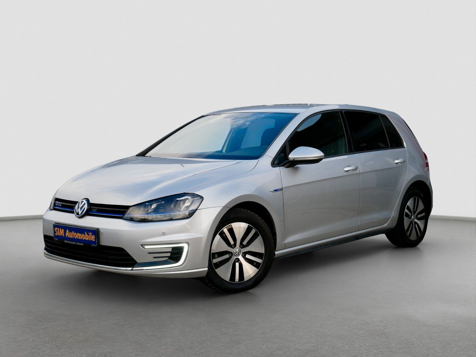 Volkswagen Golf - 1
