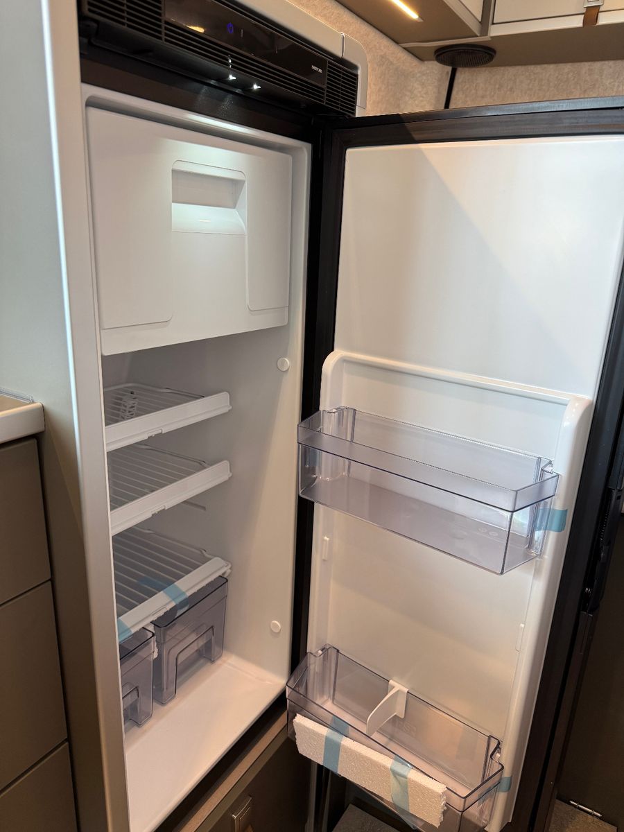 Fahrzeugabbildung HYMER / ERIBA / HYMERCAR Grand Canyon S - MB 600 - 4x4