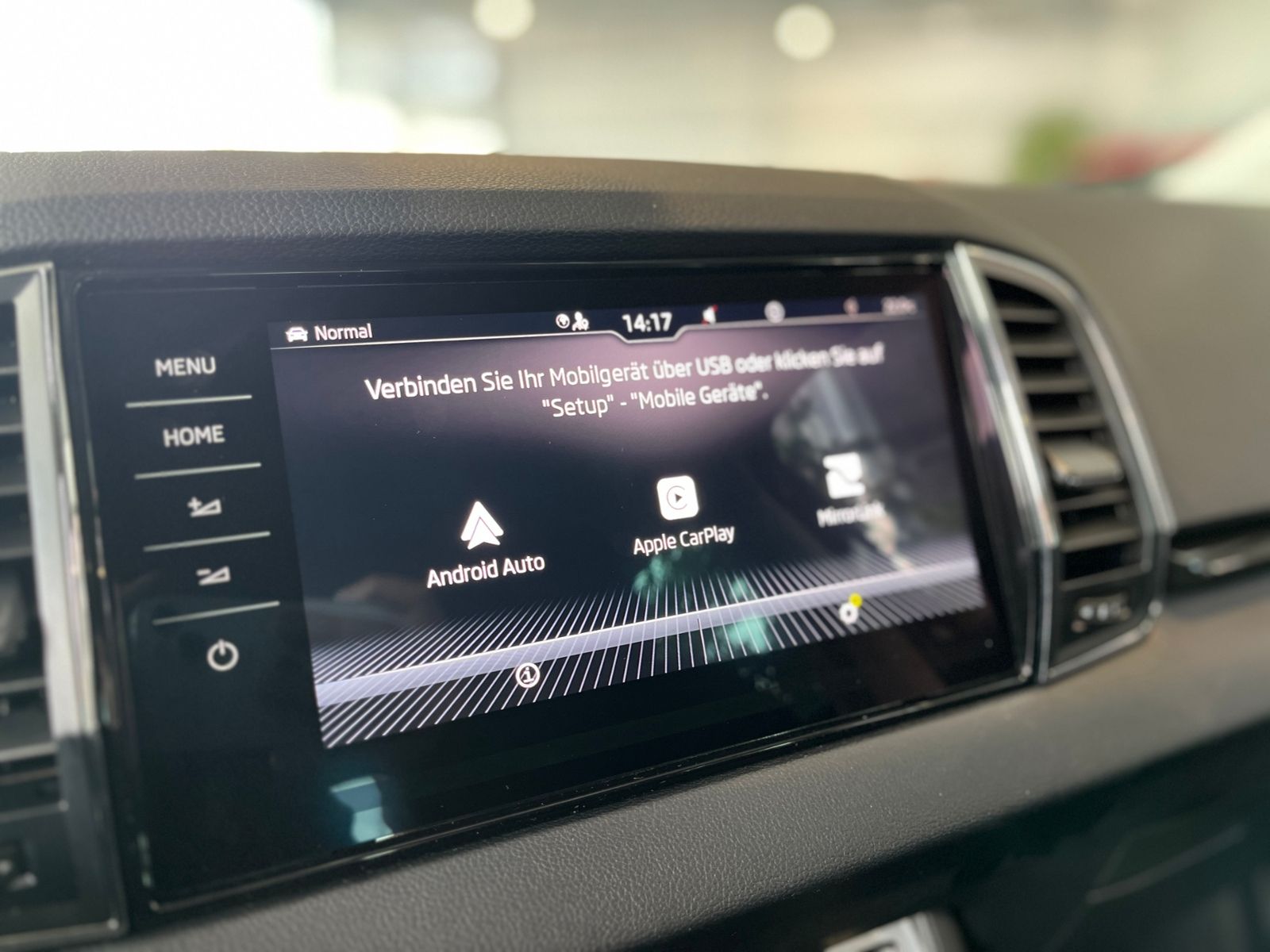 Fahrzeugabbildung SKODA KAROQ Style AHK ACC LED NAV LEDER 18"