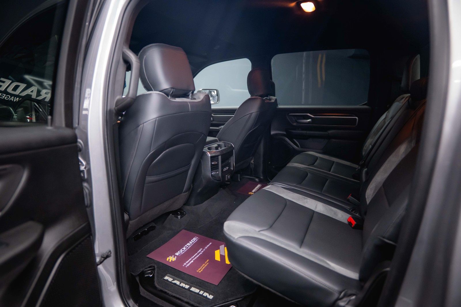 Fahrzeugabbildung Dodge RAM 5.7 V8 HEMI 4x4 OFFROAD Night-Paket *LED*19%