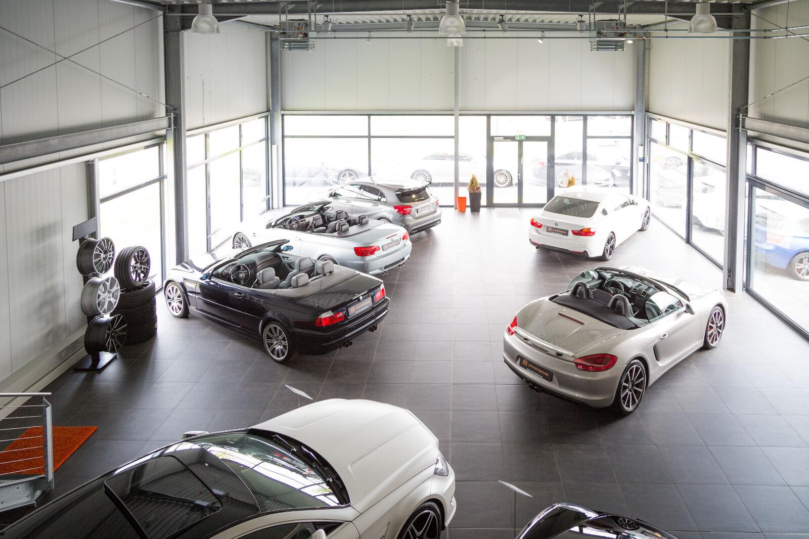 showroom-image-top