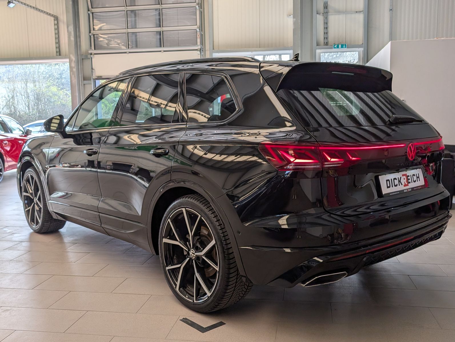 Fahrzeugabbildung Volkswagen Touareg 3.0TDI 4M R-Line VOLL Black 22" UPE 114T