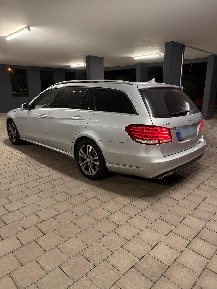 Mercedes-Benz E220 2014 — photo 11