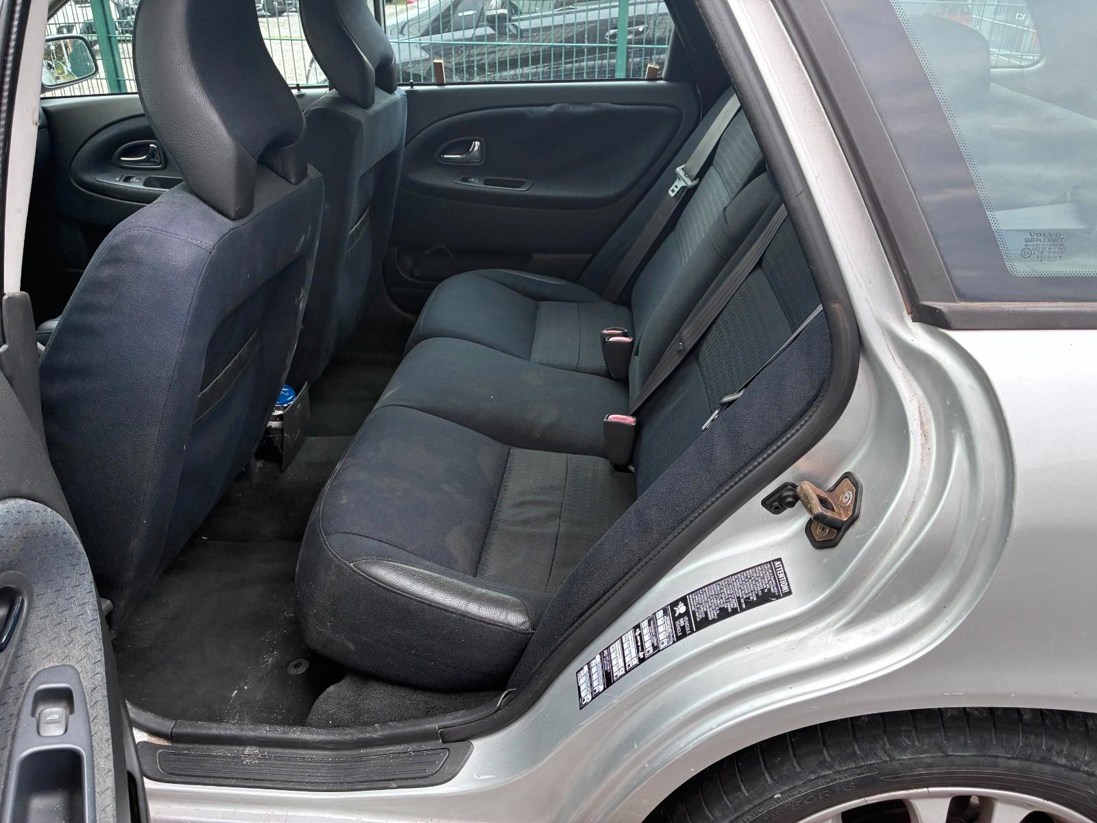 Volvo V40 2004 — photo 13