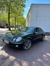 Mercedes-Benz Mercedes E-Klasse w211 220cdi - Mercedes-Benz 220 in Duisburg