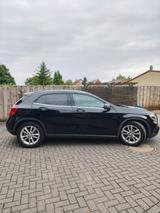Mercedes-Benz GLA 200 Urban Urban DISTRONIC ILS  TÜV neu - Mercedes-Benz GLA-Klasse von privat