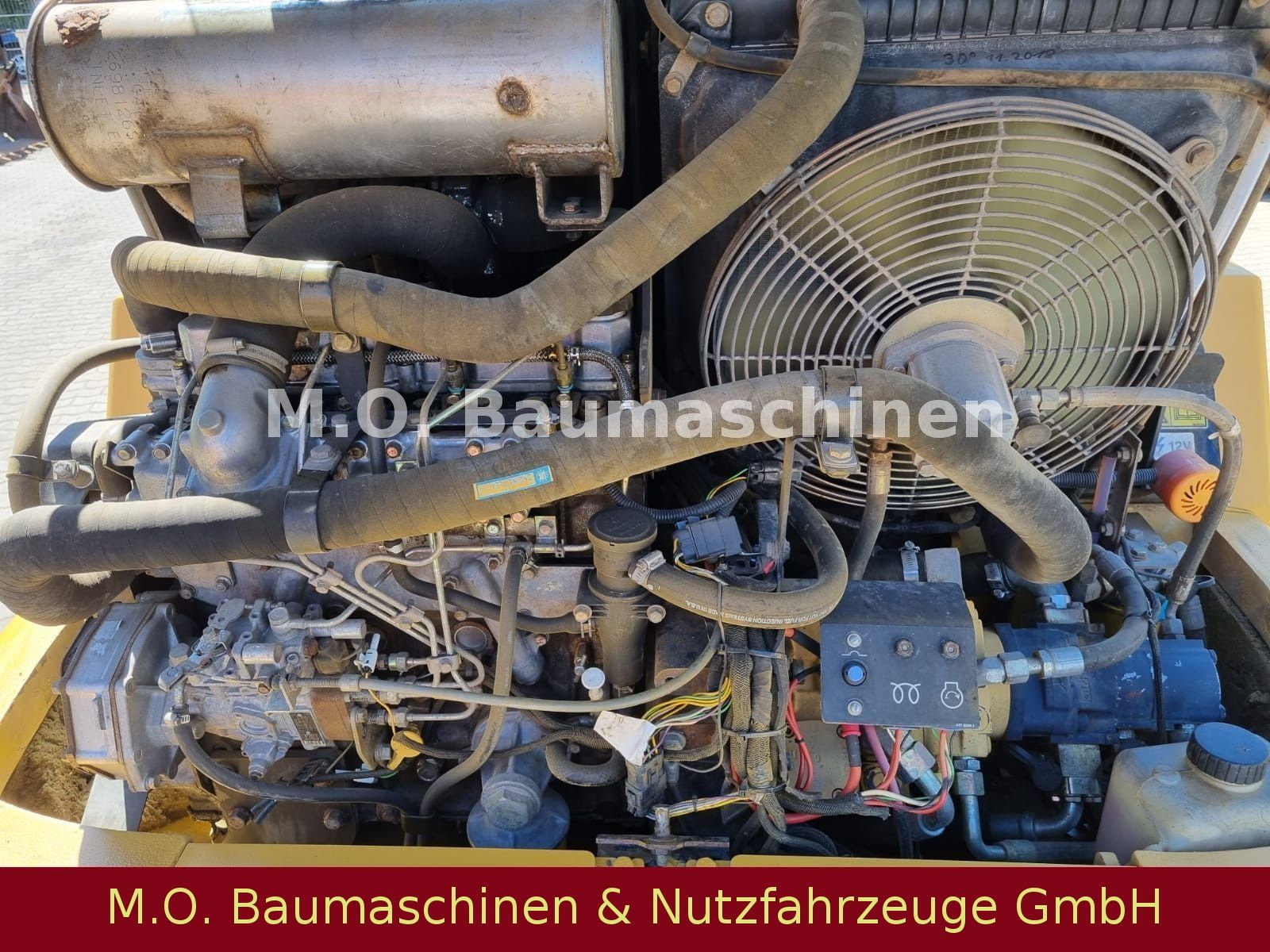 Fahrzeugabbildung CAT 906  / Klappschaufel /  SW /