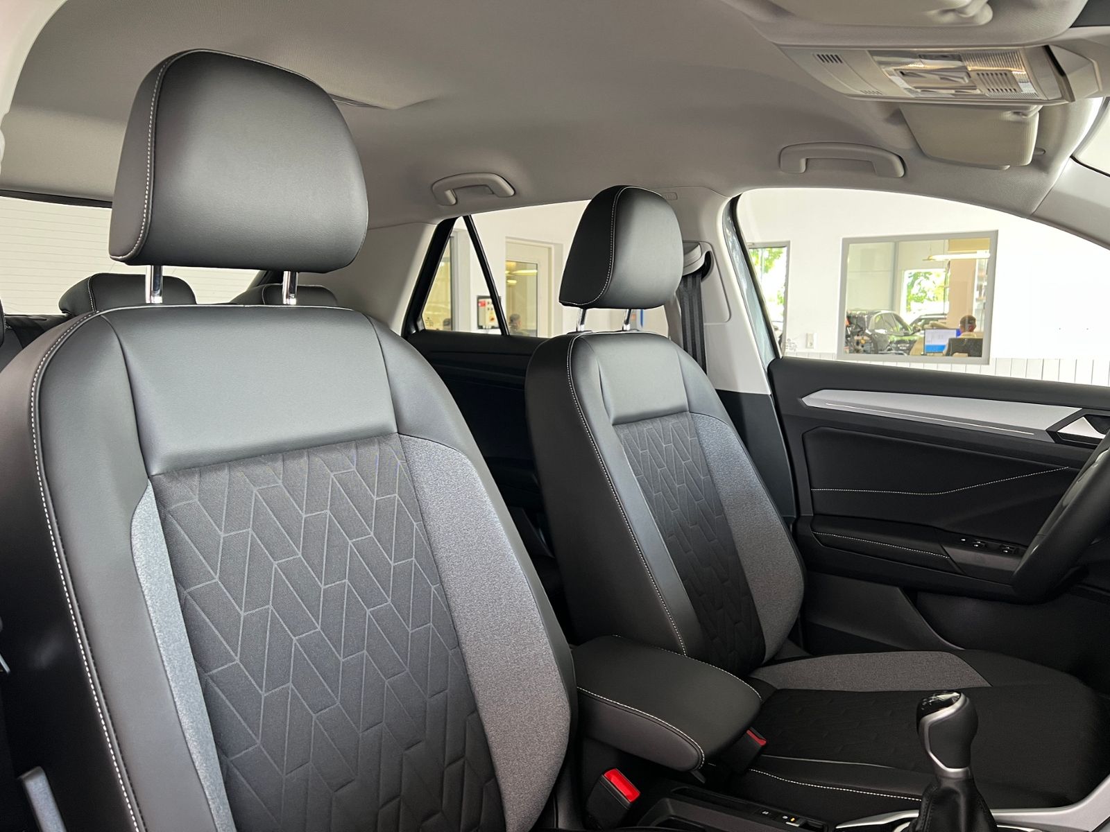 Fahrzeugabbildung Volkswagen T-Roc GOAL 1.0 TSI *Ganzjahresreifen, Rückfahrka