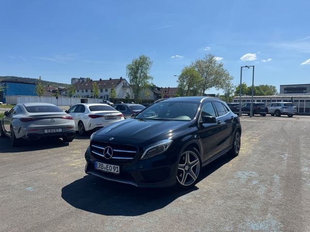 MERCEDES-BENZ GLA 220d 4M DCT AMG Line 19Zoll/Pano/Rückfahrk