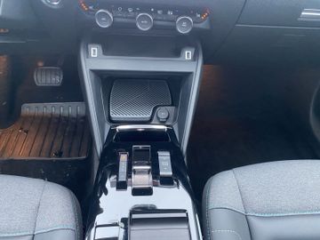 Citroën C4 Shine PT 130 EAT8 Navi+LED+HUD+PDC+RFK+SHZ