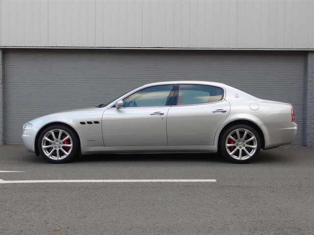 Maserati Quattroporte 4.2 V8 ZF-Automatic (in Silbergrau)