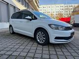 Volkswagen Touran Comfortline KLIMA-NAVI-TEMPO-1.HAND - VW Touran Gebrauchtwagen in München