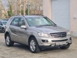 Mercedes-Benz ML 350 4-MATIC Allrad Luftfederung AD Navi Leder - Mercedes-Benz ML-Klasse aus 2006