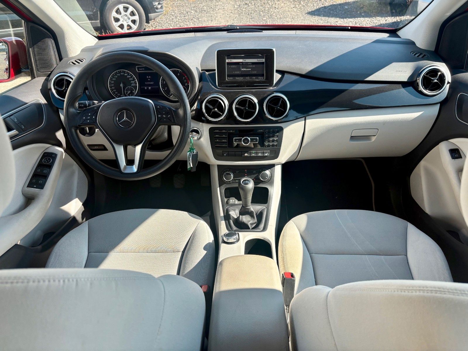 Fahrzeugabbildung Mercedes-Benz B 180 Xenon AHK 1.HAND Klima SCHECKHEFT SHZ PDC