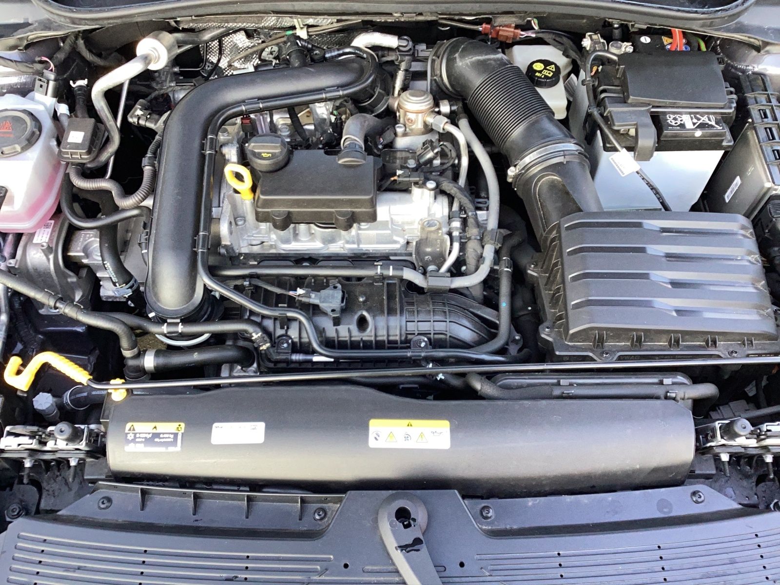 Fahrzeugabbildung Volkswagen Taigo TSI R-Line, MATRIX ACC AID NAVI PDC SHZ