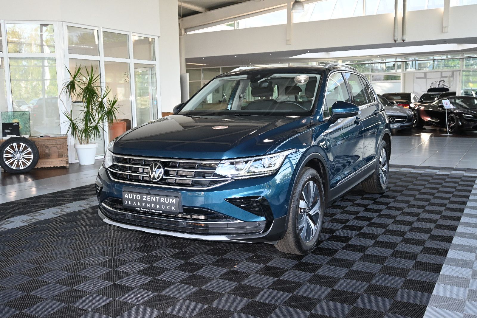 Volkswagen Tiguan 1.4 TSIe Pano LED Navi Virtual Kamera AHK imagem 3