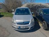 Opel Zafira 1.9 7Sitzer - Opel Zafira mit Diesel-Antrieb: Kombi, 1.9