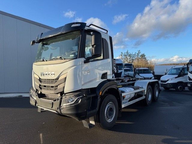 Iveco X-Way AD300X48Z/P HR OFF Hiab Multilift XR21T