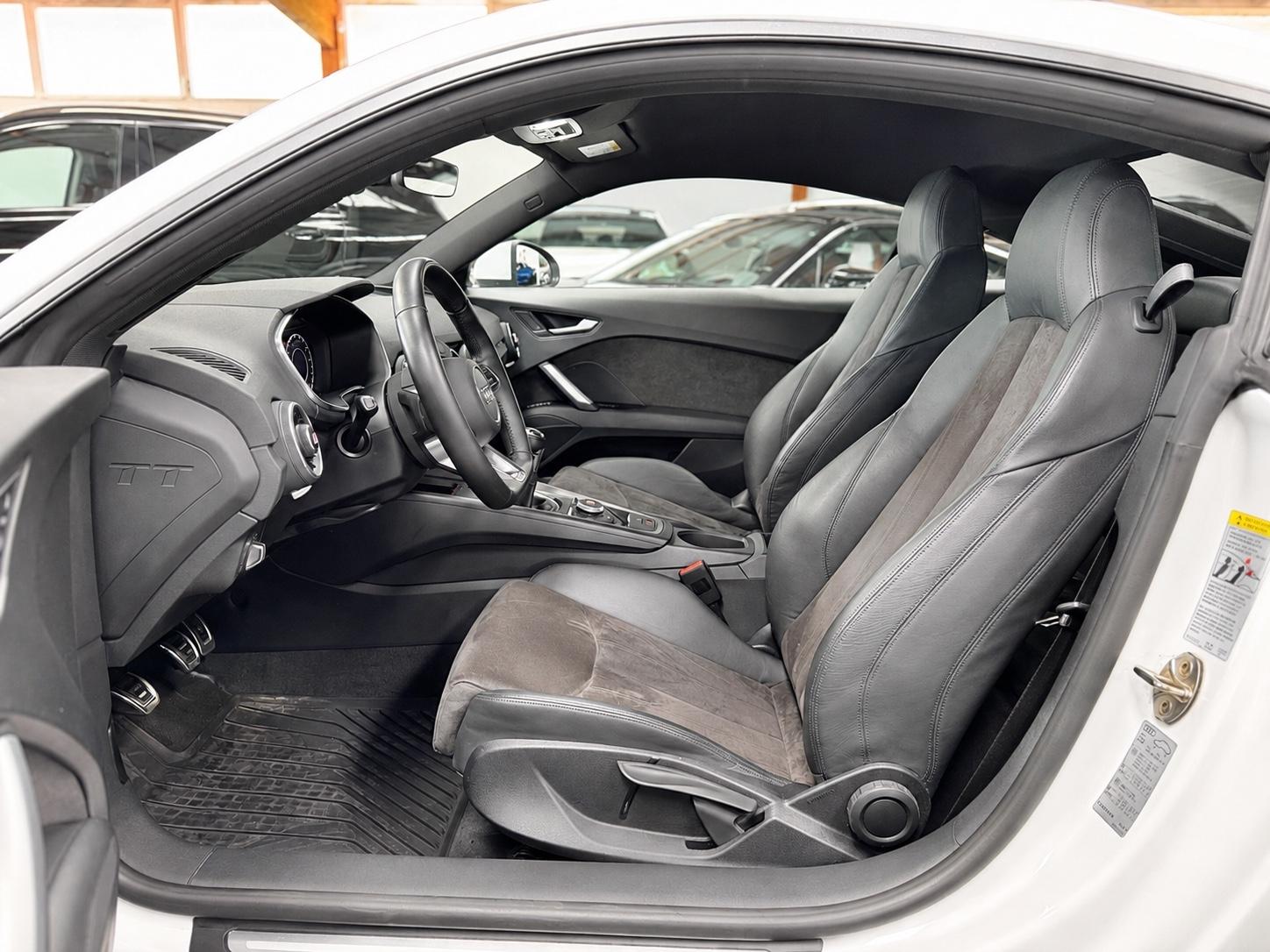 Audi TT Coupe 2.0 | SCHALTER | VIRTUAL | ALCANTARA |