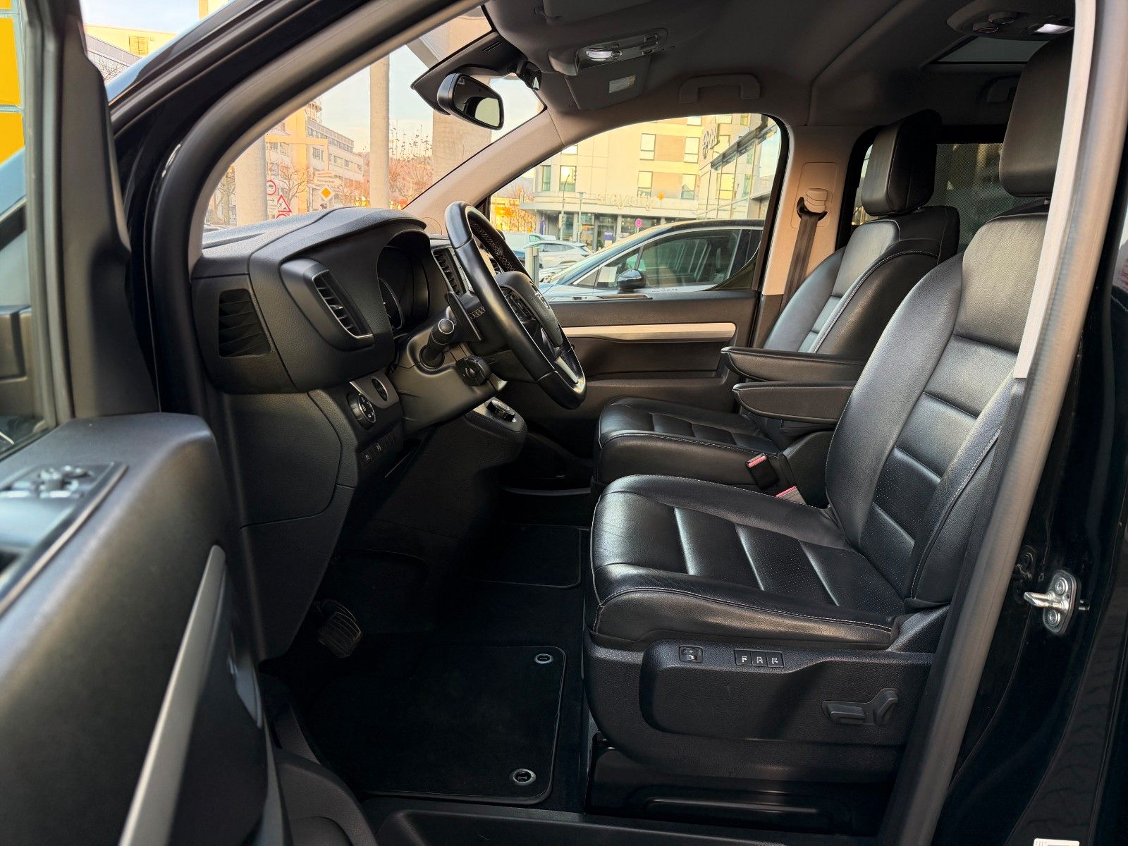 Fahrzeugabbildung Opel Zafira Life Elegance M AHK/Standheizung/8-Sitze!