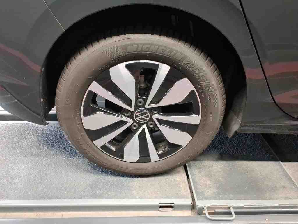 Volkswagen Golf - Bild 11
