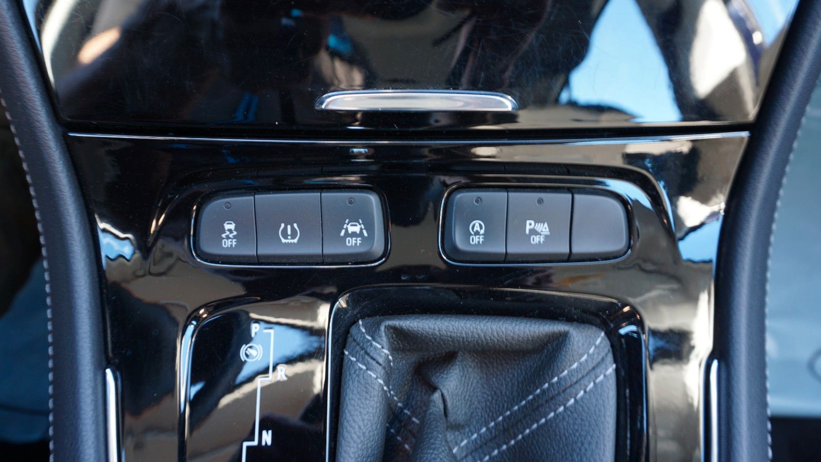 Fahrzeugabbildung Opel Grandland X T.Leder,Navi,Kamera,Bi-LED,SR+WR,AHK
