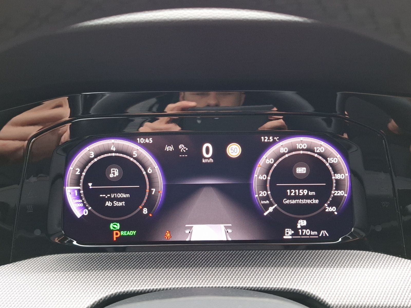 Fahrzeugabbildung Volkswagen Golf VIII Variant eTSI R-Line DSG LED Navi AID A