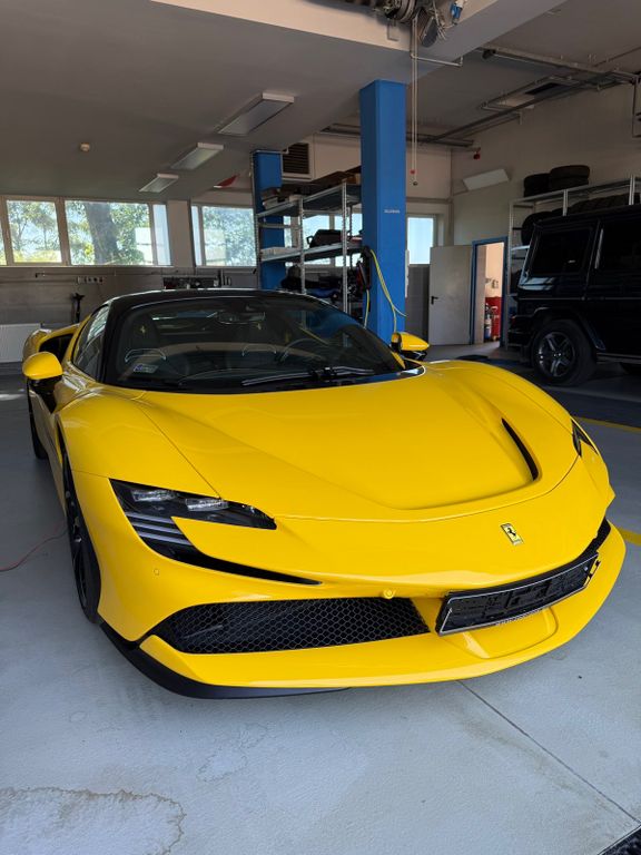 Image of Ferrari SF90