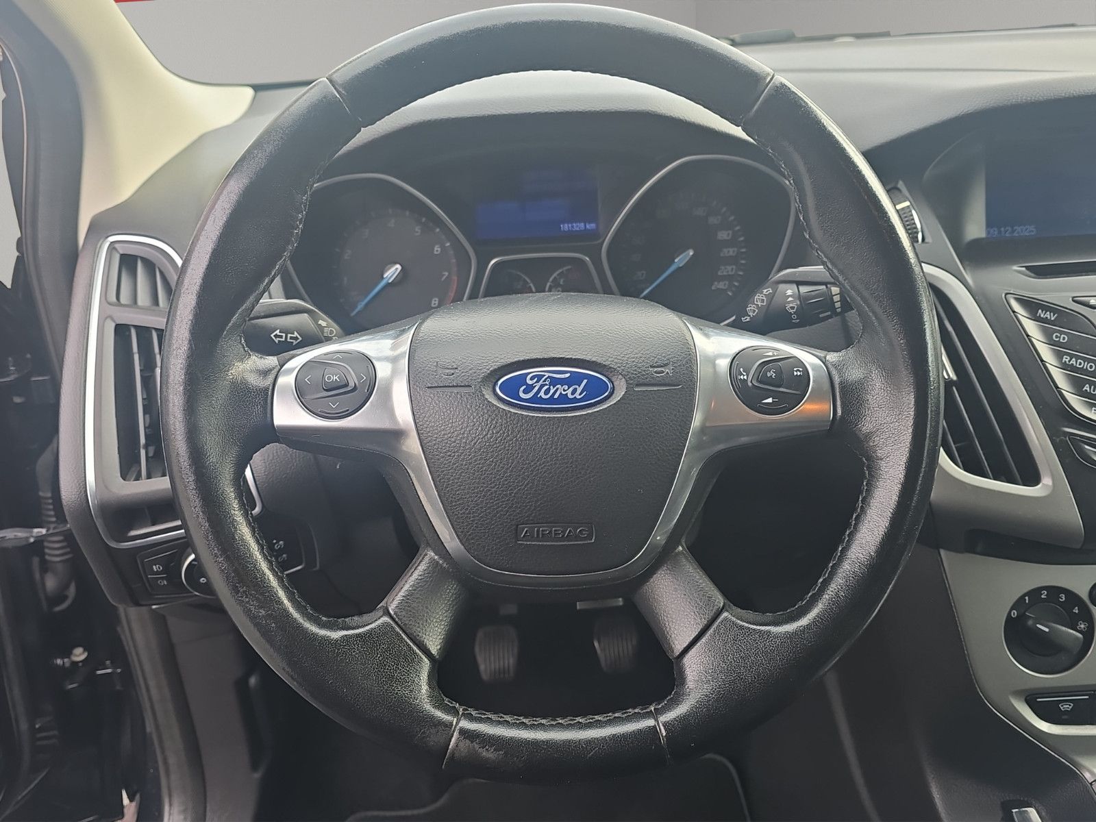 Fahrzeugabbildung Ford Focus Turnier Champions Edition