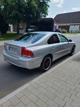 Volvo S60 2.4 - zuverlässiger Begleiter in Bestform! 