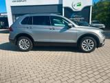 Volkswagen Tiguan 1.4 TSI ACT Bluemotion Technology DSG - Volkswagen Tiguan mit Benzin-Antrieb: Silber, Abstandswarner
