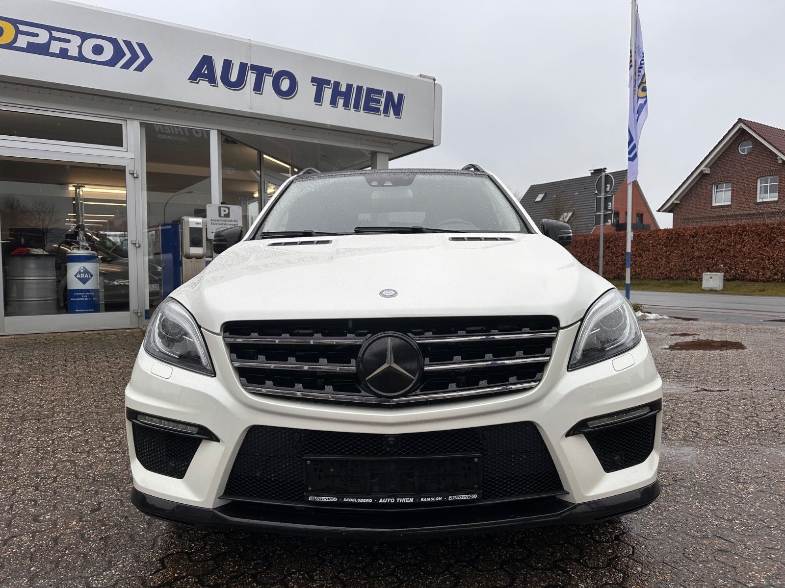 Fahrzeugabbildung Mercedes-Benz ML 63 AMG 4M Perform/AHK/Pano/Nachtsicht/21"/ACC