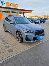 BMW iX1 xDrive30, 20 Zoll, AHK, HK, M-Spor... - BMW iX1 von privat