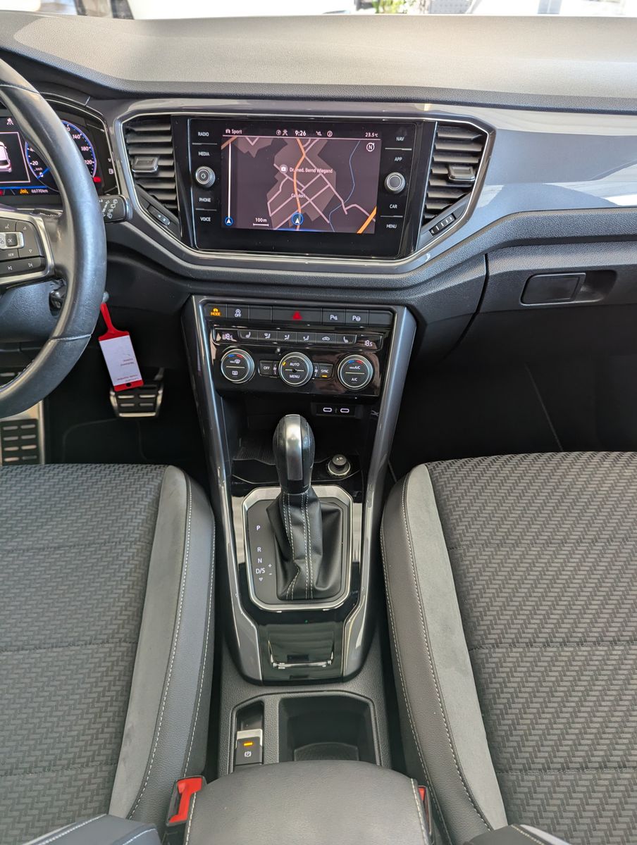 Fahrzeugabbildung Volkswagen T-Roc 1.5 TSI DSG 2x R-Line Sport Pano AID LED