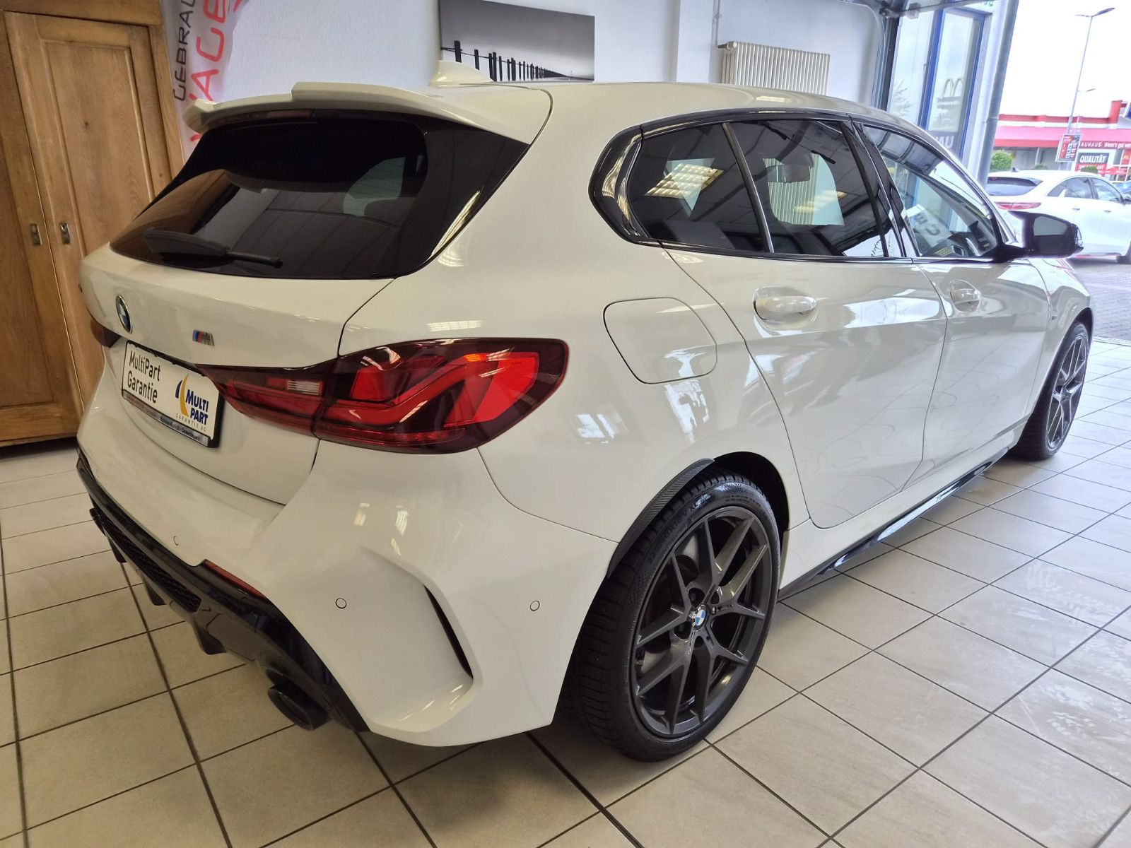 Fahrzeugabbildung BMW M135i xDrive / KAMERA / NAVI / HK Sound